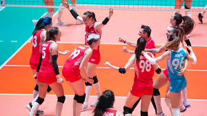 Avrupa şampiyonasında finale kadar başarıyla gelen, ancak finalde polonya karşısında sergiledikleri tutuk oyunla çilenin sultanları olan voleybolcu kızlarımız. Filenin Sultanlari Almanya Ya Set Vermeden Tokyo 2020 De
