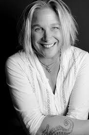 Karen Rinaldi's Instagram, Twitter & Facebook