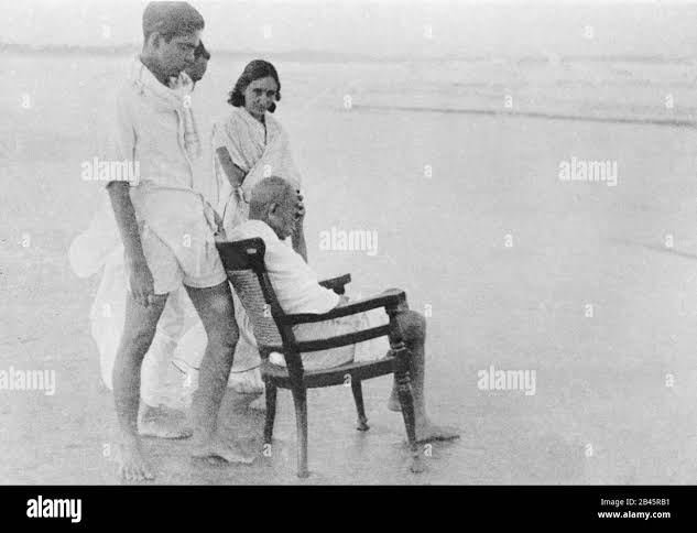 Mahatma Gandhi sitting in a chair at Juhu Beach, Mumbai, Maharashtra, India, Asia, May 1944 - MODEL RELEASE NOT AVAILABLE Stock Photo - Alamy