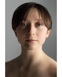Uma Shannon (Artist, They/Them), received their BA in Dance and  Choreography from Bennington College, VT, where they studied under the  direction of Dana Reitz, Elena Demyanenko, with the enrichment of guest  teachers