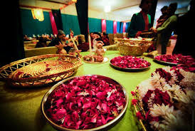 The Wedding Season Of The Year Phool And Mehndi Thaal Love The Beautification And Decor Part Mehndi Decor Decor Wedding Decorations