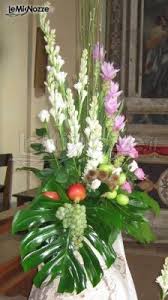 Gallery composizioni floreali ultima modifica: Foto 261 Addobbi Floreali Chiesa E Cerimonia Fiori Bianchi E Lilla Per Le Nozze Lemienozze It