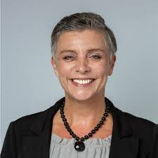 Jill Renshaw's Instagram, Twitter & Facebook