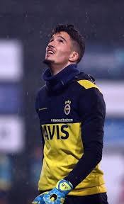 Ankaragücü kulübü başkanı mehmet yiğiner, son yaptığı açıklamada oyuncunun transferi için fenerbahçe ile 1.5 milyon euro. Altay Bayindir Takim Fotograflari Kaleci Futbolcular