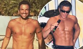 Peter andre is a 47 year old cypriot singer. Peter Andre 47 Looks Fitter Than Ever As He Showcases His Toned Torso Daily Mail Online