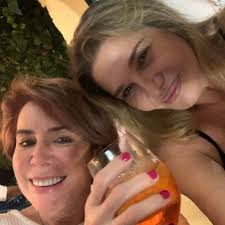 Having fun Ana Cecilia Kafury Goeta friends night🍻🍻🍻