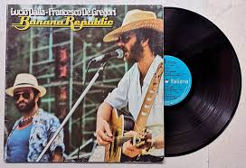 Non aggiungo nulla, ve la lascio godere, mentre io ripenso alle mille implicazioni, coincidenze e tutto ciò che sempre di più me la fa sentire mia. Lucio Dalla Francesco De Gregori Banana Republic Rca Pl 31466 Icollezionisti