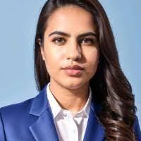 Alice Freitas's Instagram, Twitter & Facebook