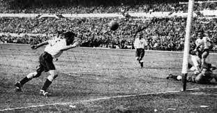 La victoria fue frente a los ingleses, con. El Gol Imposible Que Se Convirtio En Una Celebracion Especial El Dia Del Futbolista Argentino Infobae