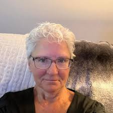 Sen. Elizabeth Warren at the DNC: "Trust Donald Trump and JD Vance to look  out for your family? Shoot. I wouldn't trust them to move my couch."