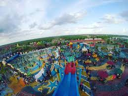 Sampit water park, bagus ukuran sampit punya wisata water park, tapi sayang, jalan aksess masuk masih rusak, wanaha kurang rapi,airnya keruh, . 7 Tempat Wisata Yang Menarik Di Kotawaringin Timur Pariwisataku