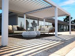 Freistehende Terrassenuberdachung Mit Schwenkbaren Lamellen Vision By Pratic F Lli Orioli Terrassenuberdachung Uberdachung Terrasse Terrassengestaltung