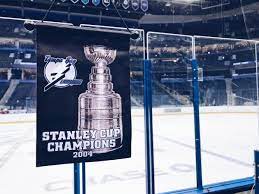 575 364 tykkäystä · 73 653 puhuu tästä. Tampa Bay Lightning On Twitter Everyone Get Their 2004 Stanleycup Mini Banner On Their Way In Tonight Shoutout To Our Friends At Chase For The Hook Up Cbjvstbl Https T Co X69do2pk0f
