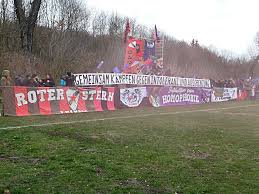 Seine erste herrenmannschaft spielt seit der saison 2016/17 in der bundesliga und trägt ihre heimspiele in der red bull arena im leipziger sportforum aus. Hausverbote Wegen Pyro Rb Leipzig Anhanger Im Boykott Faszination Fankurve