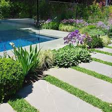Rectangular Steppers Constructed From Bluestone Crazy Paving Renatafairhallgardendesigns Landscapedesign Melbourn Garden Design Crazy Paving Outdoor Paving