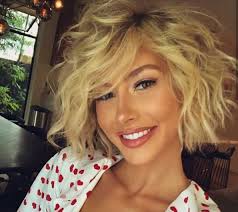 Pin de Meredith Flowers em It's all about the hair.