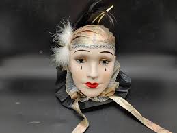 Hanging Wall Lady Porcelain