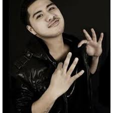 Stream Alex Adriano music