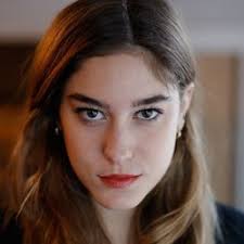 N'ayant pas le choix, elle doit mener sa grossesse à terme. Xip6zwp3f37lzm