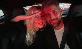 Αλέξης παππάς και alessia demetz βρίσκονται στο επίκεντρο του lifestyle ρεπορτάζ αυτές τις μέρες. 2 Akg Onl9iasm