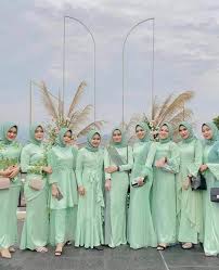 Gamis brokat corneli calistya hijau lumut mg. 15 Inspirasi Model Baju Kebaya Pagar Ayu Pengantin Muslimah Modern