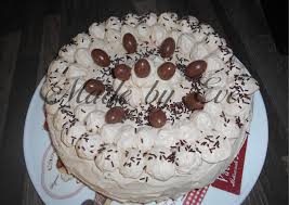 Gateau Aux Schokobons Fourrage Creme Mascarpone Aux Schokobons Et Decor Chantilly Pralinoise Gateau Fete Patisserie Petites Patisseries
