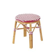 Conçu en béton gris clair, il s'harmonisera très bien avec une déco simple et contemporaine. Tabouret De Jardin Professionnel En Resine Tressee Rouge Et Blanche Kafe Business Maisons Du Monde