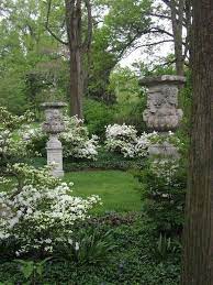 20 Lovely Moon Garden That Wiill Transfrom Your Yard Diy Gardening Garden Gardendesign Gardenideas Moon Garden Shade Garden Garden