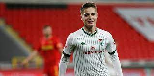 Önümüzdeki sezon yoluna spor toto 1'inci lig'de devam edecek bursaspor'da geçtiğimiz sezon forma giyen oyuncuların büyük bölümü takımdan ayrıldı. Bursaspor Un Turk Futboluna Armagani Batuhan Kor 4 Golle Yildizlasti Fotomac