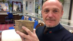 Angleterre : pour lui sauver la vie, son coach sportif le fait bannir de  ses fast foods préférés