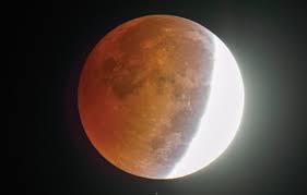 Un eclipse lunar es un fenómeno astronómico que ocurre cuando la tierra pasa directamente entre la luna y el sol, causando que la sombra de la tierra producida por la luz del sol, se proyecte sobre la. Eclipse Lunar Parcial Pode Ser Visto Ate 20h Desta Terca 16 Em Goiania Aredacao