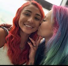 Nixon Newell (Tegan Nox) shows off her new girlfriend : r/LesbianActually