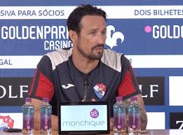 (vídeo) Futebol: César Peixoto responde às críticas e defende plantel. “Foram eles que nos trouxeram até aqui”