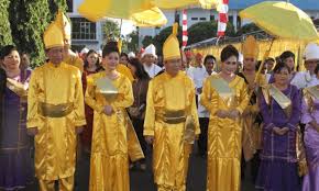 Pakaian tradisional thailand tidak kalah unik dengan baju adat lain, memiliki berbagai macam nama dan jenis. 5 Pakaian Adat Tradisional Sulawesi Utara Celebes
