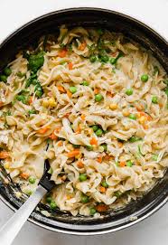 This creamy and smoky take on chicken pot pie in the form of a pasta dish is simply mouthwatering! Creamy Chicken Pot Pie Noodles Salt Baker