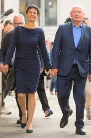 She used to be a banker for goldman sachs, giving her a bit of actual credibility in the realm of economics. Bundestagswahl 2017 Die Private Seite Von Angela Merkel Martin Schulz Alice Weidel Und Co Hamburger Abendblatt