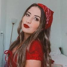 Julia Matos's Instagram, Twitter & Facebook