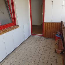 Die möblierung des wohnzimmers besteht aus einer eckcouch, glascouchtisch und einer wohnwand mit flatscreen tv. 3 Zimmer Wohnung Zu Vermieten Eichendorffstrasse 6 96050 Bamberg Ost Mapio Net