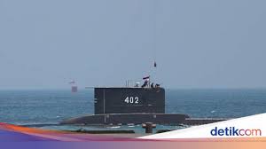 Mantan kepala kamar mesin di kapal selam itu angkat bicara soal tumpahan minyak. 5jg Ehjdtf1vam
