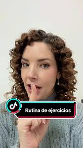 Así nos divertimos en el camerino un día de grabación 🤣. Aquí les dejamos  una rutina de ejercicios para mejorar el 🍑. Si los hacen, nos cuentan! 😂  @Natali Zegarra 👏🏼 ¡Lo máximo la Juana! #afhs ...