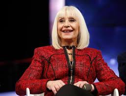 Official raffaella carra' fanpage la mia carriera è stato un continuo sorprendermi e questo è il massimo gioire di una piccola o di una grande cosa mobile.twitter.com/raffaella. Eyxw36rgnmww M