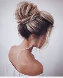 Lihat ide lainnya tentang rambut formal, templat undangan, rambut keriting panjang. Die 30 Besten Ideen Zu Frisuren Fur Hochzeitsgaste Frisur Hochgesteckt Frisur Hochzeit Hochsteckfrisur