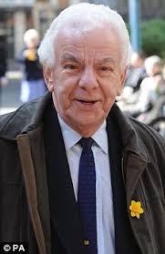 Last toast to Keith Waterhouse: Peter O'Toole leads the tributes at a  memorial for a master