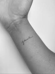 Weitere ideen zu tattoo handgelenk, tätowierungen, tattoo ideen. Auch John Legend Hat Jetzt Ein Tattoo Fur Verstorbenen Sohn Promiflash De