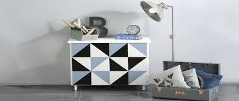 Le mieux est de les repeindre entièrement. Peinture Pour Meuble Avec Vernis Integre Relooking V33