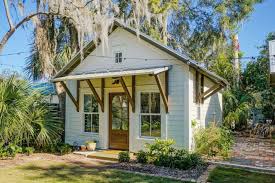 The Wren Guest House Houses For Rent In Beaufort South Carolina United States Backyard Cottage Porch House Plans Family House Plans