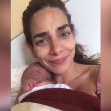 Wo geht ihr zur geburt hin? News Im Video Lilli Hollunder Meldet Sich Nach Geburt Ihres Sohnes Stern De