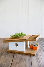 Arhitekturnyj Raj Dlya Ptic Srazu Poyavlyaetsya Zhelanie Stat Ptichkoj I Poselitsya V Takoj Skvorechnik Penthaus Artroo Modern Birdhouses Bird Houses Bird House