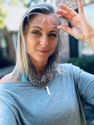 Hi all! I just wanted to introduce myself and say thank you for the add!