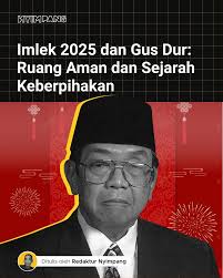 Ternyata, perayaan Imlek yang kini bisa masyarakat Tionghoa rayakan di  ruang publik tidak lepas dari peran K.H. Abdurrahman Wahid atau yang kita  kenal akrab sebagai Gus Dur. Ketika baru menjabat sebagai Presiden